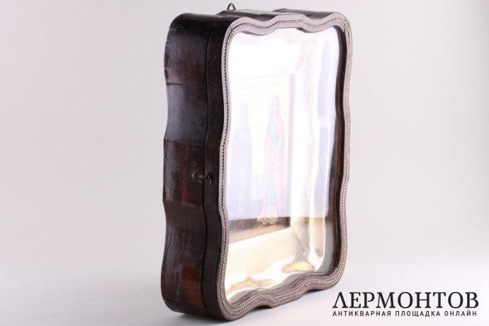 Икона Преподобной Елизаветы  Чудотворицы и Великомученицы Варвары в киоте.