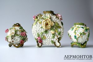 Ваза с лепными цветами в технике Schneeballen бульденеж