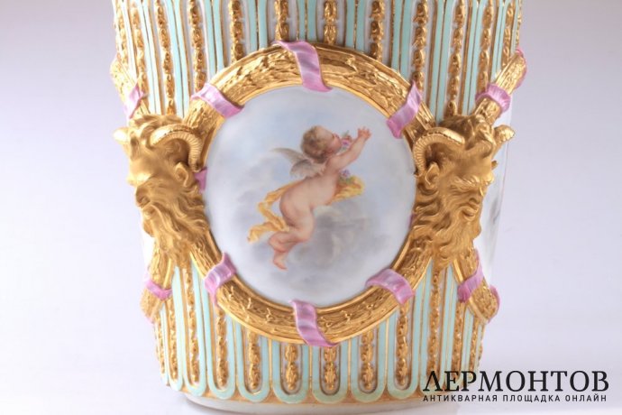 Большое кашпо с живописью в классическом стиле. ИФЗ. Фарфор, роспись, золочение. XIX в.