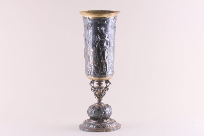Ваза кубок с мифологическим сюжетом. Wollenweber. Серебро 800 пробы. Германия, XIX в.